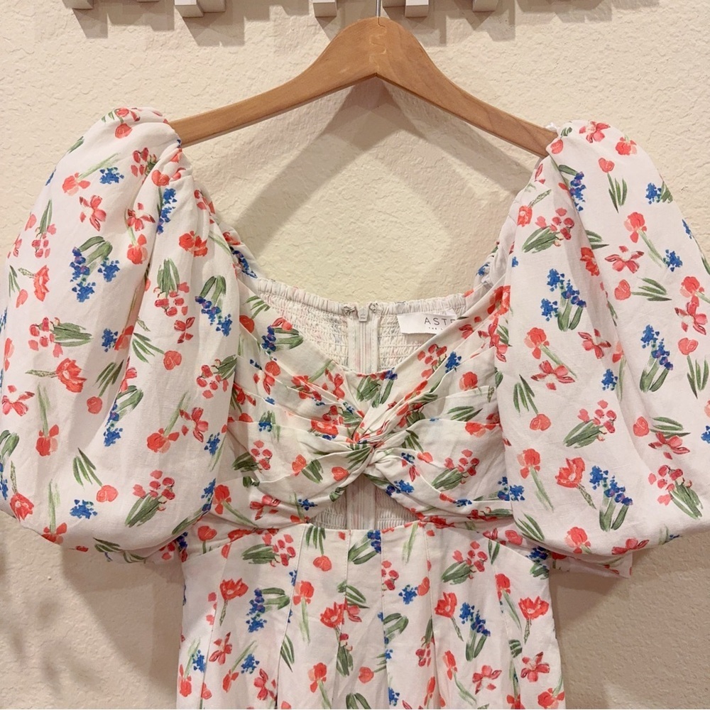 ASTR Serilda Mini Dress in Red Multi Floral Size Small NWT - Picture 4 of 9